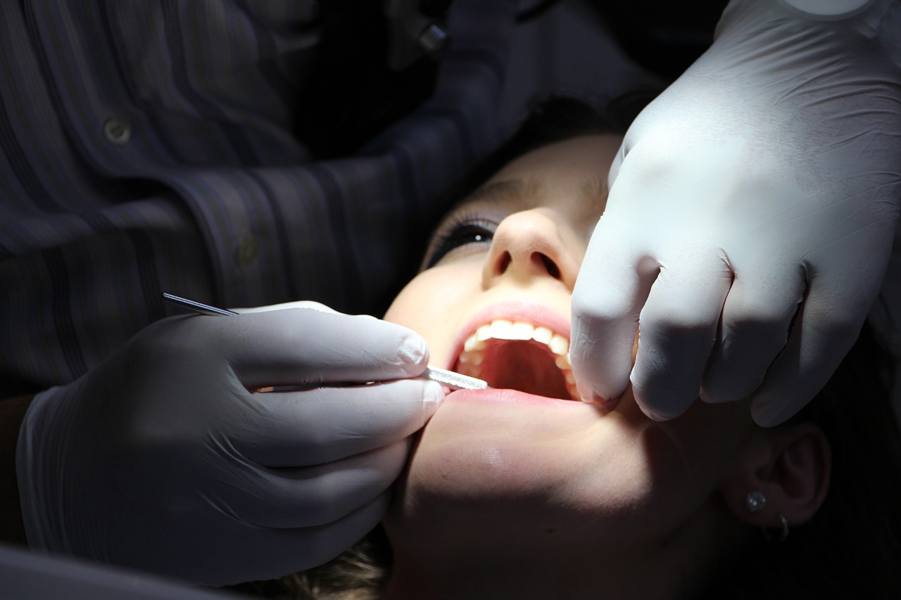 Profilaktyka dentystyczna – piękny i zdrowy uśmiech. Gabinet dentystyczny w klinice w Gliwicach