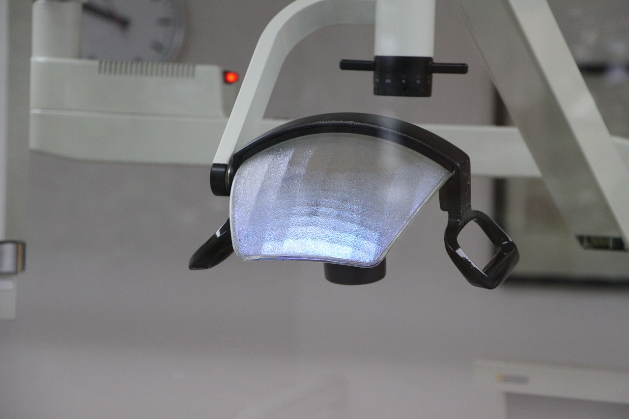 Rodzaje i przeznaczenie lamp używanych w medycynie – lampy operacyjne zabiegow